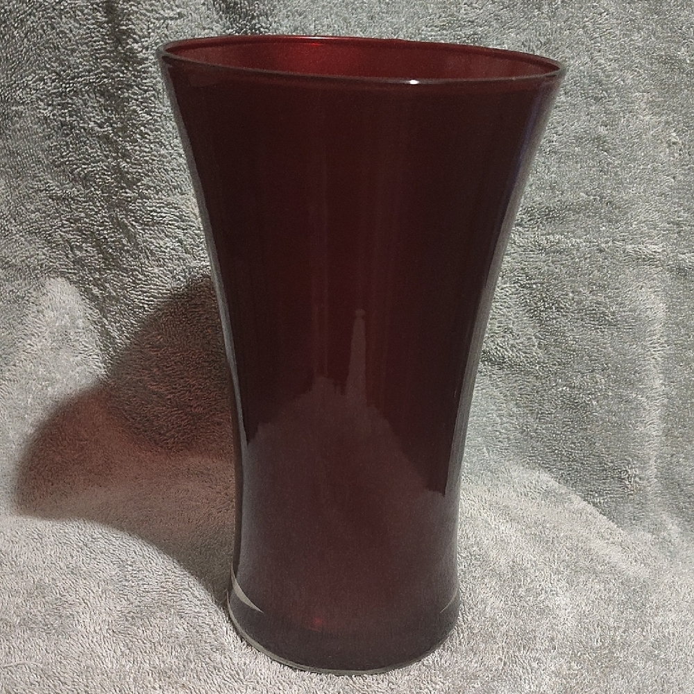 Crimson ( Red) Perfect Christmas 🎄 Vase Solid Thick Glass Gorgeous